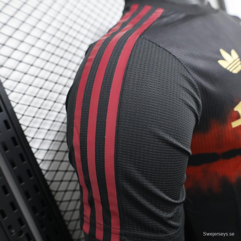 Player Version 24/25 Manchester United Black/Red Pre-Match Jersey